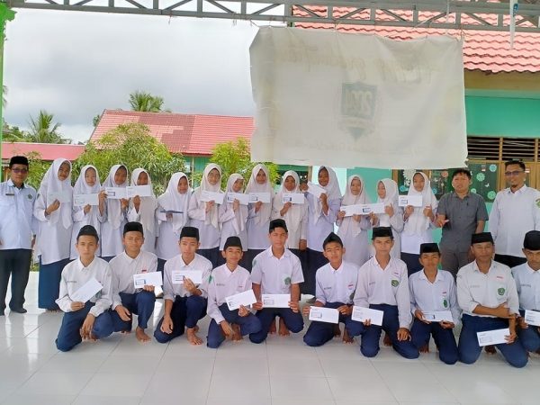 38 Siswa MTsN 1 HSU Terima Pencairan Dana PIP Tahap II Tahun 2024