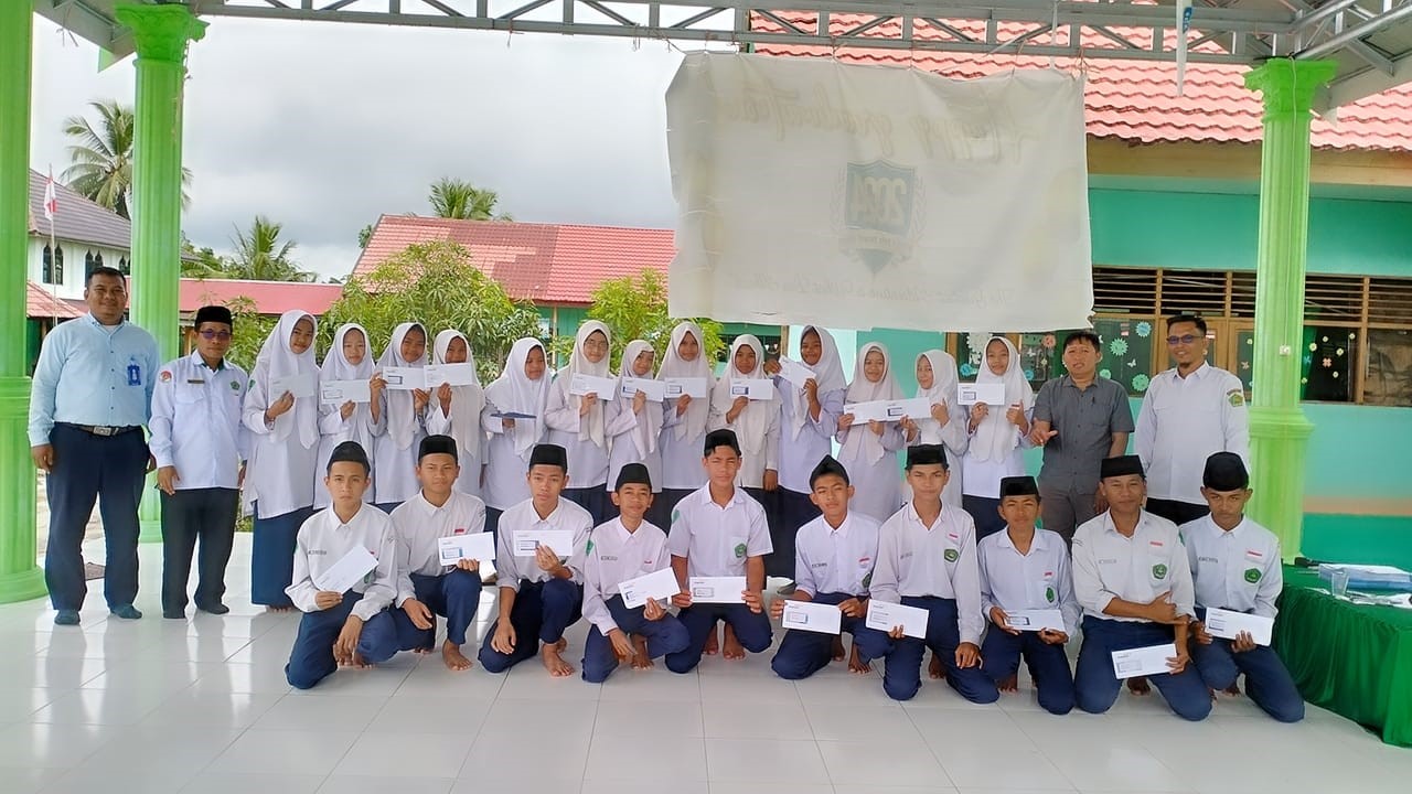 38 Siswa MTsN 1 HSU Terima Pencairan Dana PIP Tahap II Tahun 2024 38 Siswa MTsN 1 HSU Terima Pencairan Dana PIP Tahap II Tahun 2024
