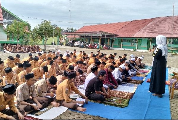 Jumat Taqwa, Penceramah Ajarkan 3 Akhlak Terpuji Kepada Siswa