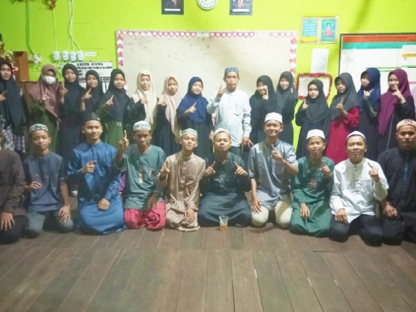 Perkuat Tali Silaturahmi di Bulan Ramadhan, OSIM MTsN 1 HSU Gelar Kegiatan Buka Puasa Bersama