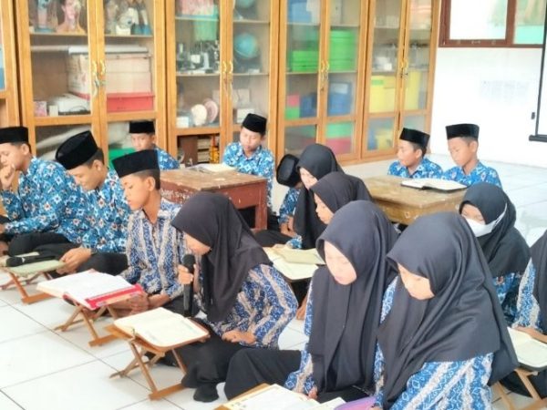 Siswa MTsN 1 HSU Terpilih Untuk Mengikuti Program Tadarus Al-Quran se- Indonesia dalam Rangka Semarak Ramadhan 1446 H 