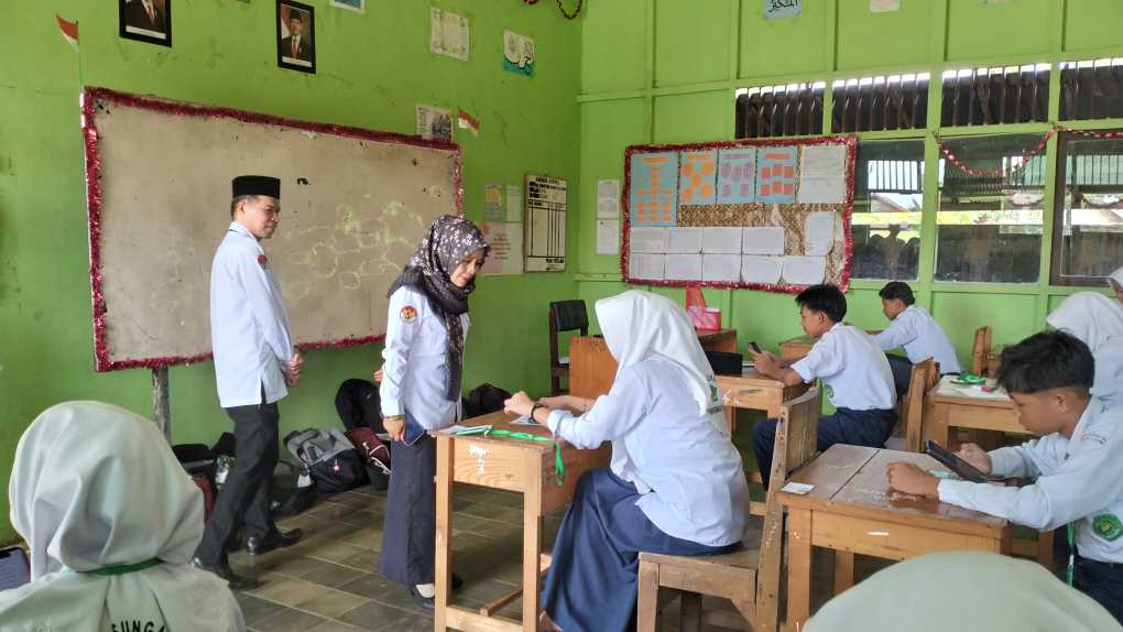 Hari Pertama Pelaksanaan Ujian Madrasah, MTsN 1 Hulu Sungai Utara Terima Kunjungan Kepala KanKemenag HSU Hari Pertama Pelaksanaan Ujian Madrasah, MTsN 1 Hulu Sungai Utara Terima Kunjungan Kepala KanKemenag HSU