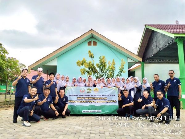Peringati Hari Bumi Ke-55, PTK MTsN 1 HSU Gelar Aksi Penanaman Satu Juta Pohon Matoa