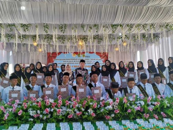MTsN 1 HSU Gelar Acara Perpisahan dan Pengukuhan Siswa-Siswi Kelas IX Tahun Pelajaran 2024-2025 Sekaligus Wisuda Tahfidz Ke-V