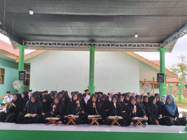 MTsN 1 HSU Gelar Khataman Al-Qur’an Jelang Acara Perpisahan dan Pengukuhan Siswa-Siswi Kelas IX Tahun Pelajaran 2024-2025