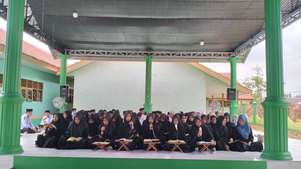 MTsN 1 HSU Gelar Khataman Al-Qur’an Jelang Acara Perpisahan dan Pengukuhan Siswa-Siswi Kelas IX Tahun Pelajaran 2024-2025 MTsN 1 HSU Gelar Khataman Al-Qur’an Jelang Acara Perpisahan dan Pengukuhan Siswa-Siswi Kelas IX Tahun Pelajaran 2024-2025