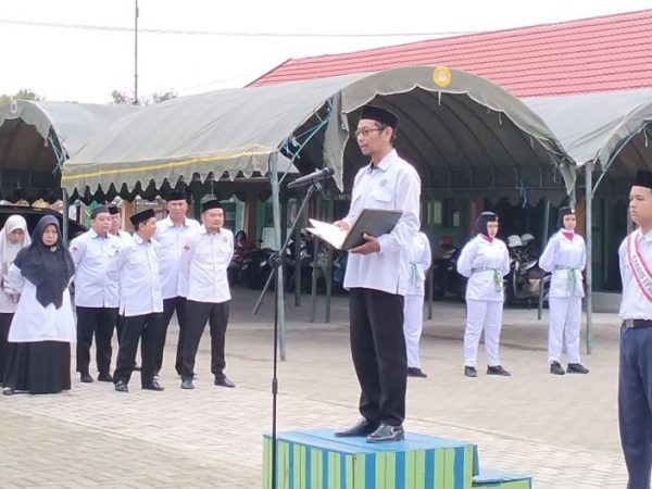 MTsN 1 HSU Gelar Upacara Hari Kebangkitan Nasional dengan Semangat dan Khidmat