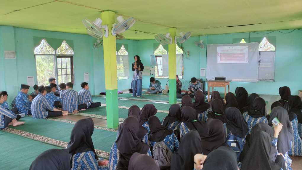 Siswa Kelas IX MTsN 1 HSU Terima Sosialisasi Pemilihan Duta GenRe Siswa Kelas IX MTsN 1 HSU Terima Sosialisasi Pemilihan Duta GenRe
