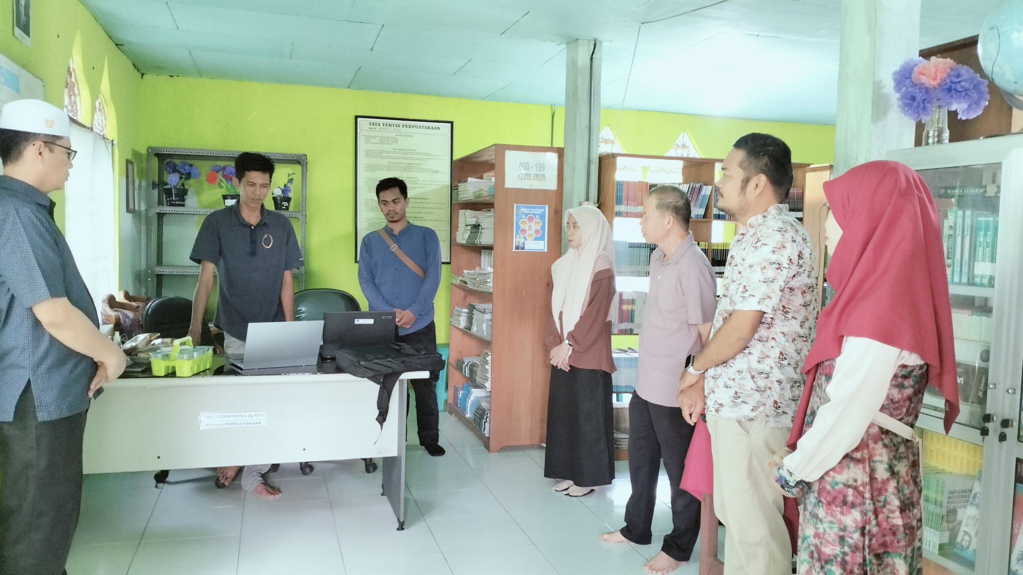 Tim Perpustakaan MTsN 1 HSU Terima Pembinaan dari Dinas Perpustakaan Daerah Kabupaten HSU Tim Perpustakaan MTsN 1 HSU Terima Pembinaan dari Dinas Perpustakaan Daerah Kabupaten HSU