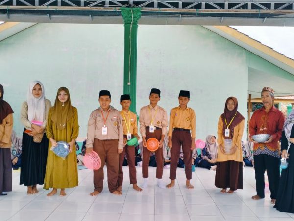 Doorprize Ramaikan Pembagian Rapor MTsN 1 HSU
