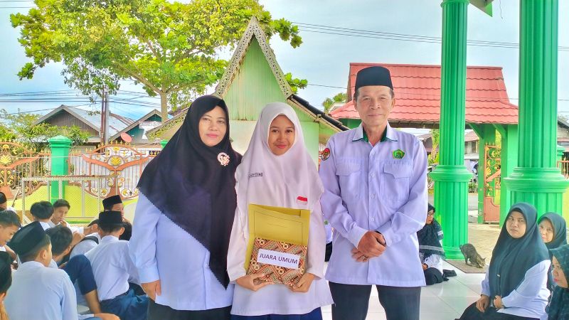 MTsN 1 HSU Gelar Acara Pembagian SKL dan Pengumuman Juara Kelas MTsN 1 HSU Gelar Acara Pembagian SKL dan Pengumuman Juara Kelas