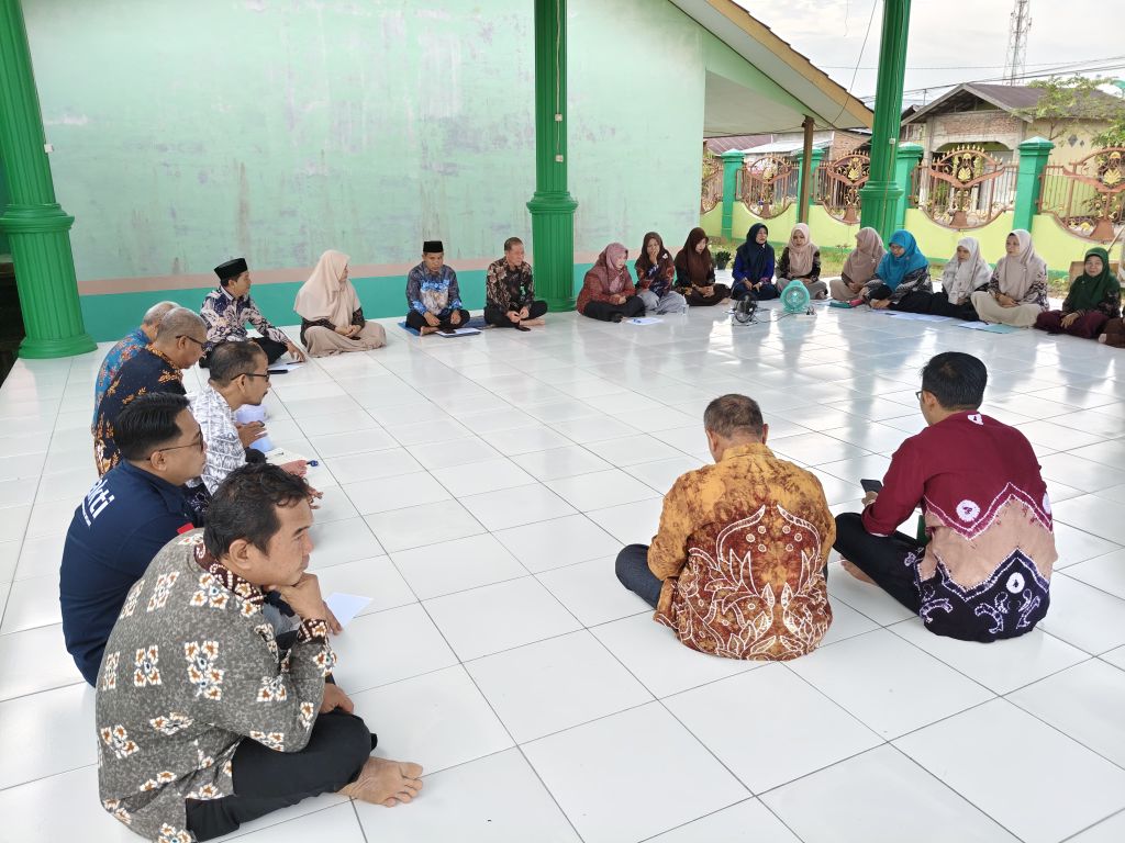 MTsN 1 HSU Gelar Rapat Akhir Persiapan Kenaikan Kelas dan Pembagian Rapor MTsN 1 HSU Gelar Rapat Akhir Persiapan Kenaikan Kelas dan Pembagian Rapor