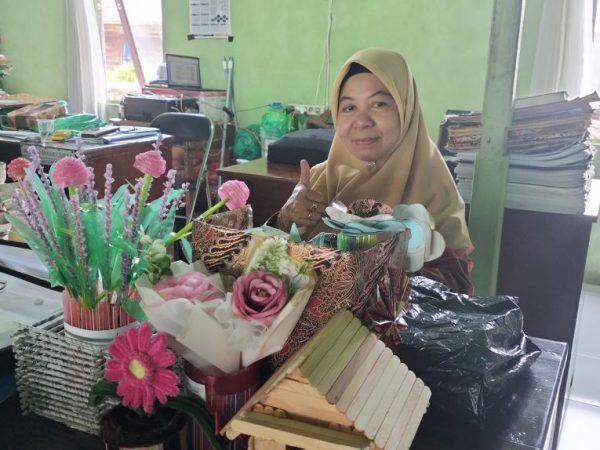 Siswa MTsN 1 HSU Kreatif dalam ASAT Seni Rupa