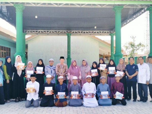 MTsN 1 HSU Gelar Lebaran Yatim: Satu Kesetaraan, Sejuta Harapan, Meraih Keberkahan dengan Berbagi Santunan Kepada Siswa Yatim-piatu