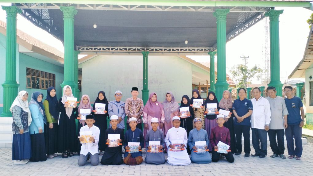 MTsN 1 HSU Gelar Lebaran Yatim: Satu Kesetaraan, Sejuta Harapan, Meraih Keberkahan dengan Berbagi Santunan Kepada Siswa Yatim-piatu MTsN 1 HSU Gelar Lebaran Yatim: Satu Kesetaraan, Sejuta Harapan, Meraih Keberkahan dengan Berbagi Santunan Kepada Siswa Yatim-piatu