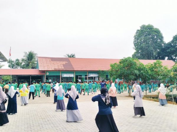 MTsN 1 HSU Kembali Laksanakan Jumat Sehat di Semester Baru