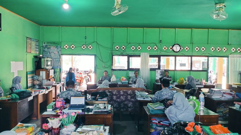 MTsN 1 Hulu Sungai Utara Gelar Rapat Evaluasi OASE dan Persiapan Jum’at Taqwa MTsN 1 Hulu Sungai Utara Gelar Rapat Evaluasi OASE dan Persiapan Jum’at Taqwa