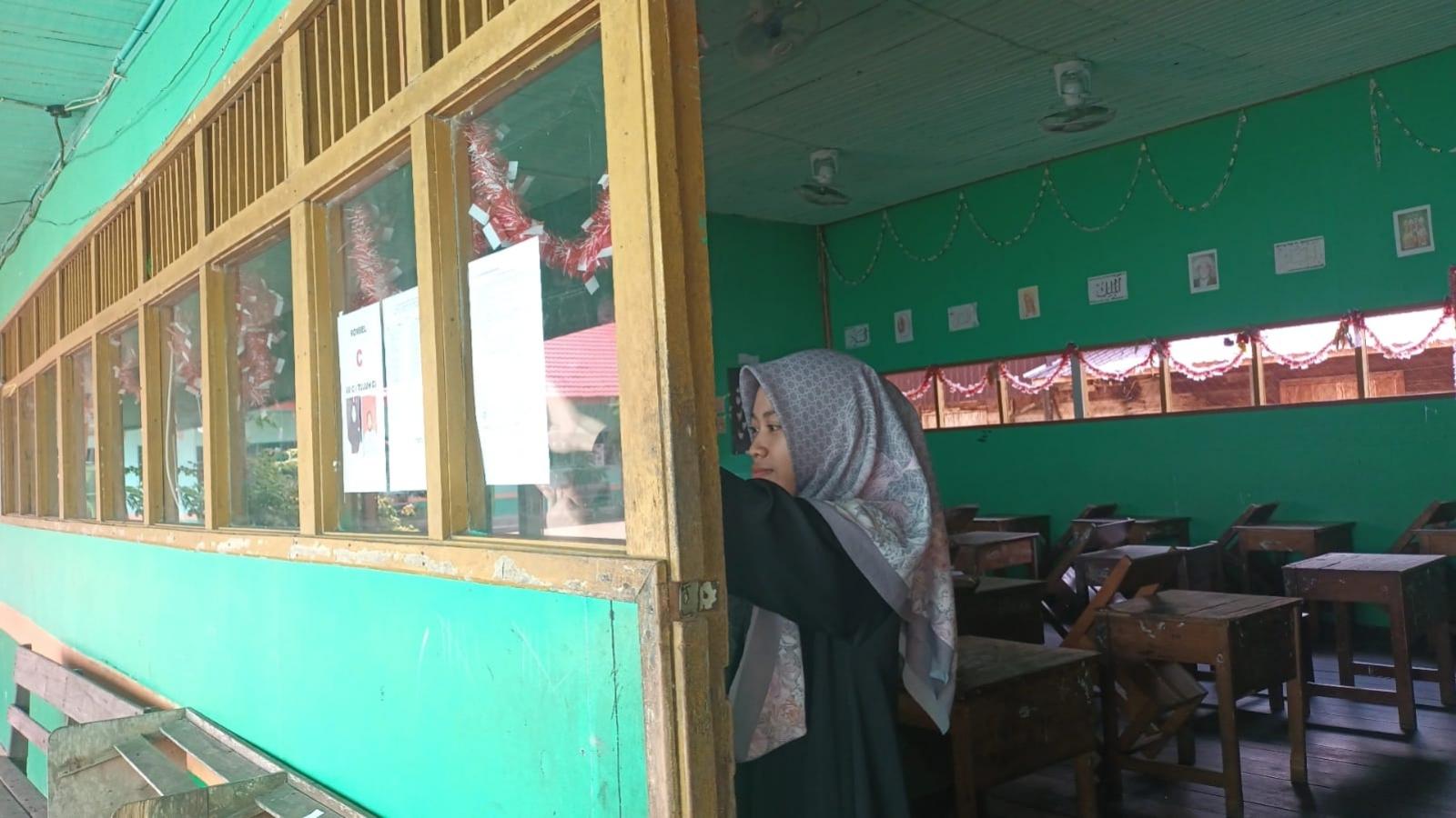 Panitia MATSAMA MTsN 1 HSU Siap Sambut Siswa Baru dengan Ruang Kelas yang Rapi dan Nyaman Panitia MATSAMA MTsN 1 HSU Siap Sambut Siswa Baru dengan Ruang Kelas yang Rapi dan Nyaman