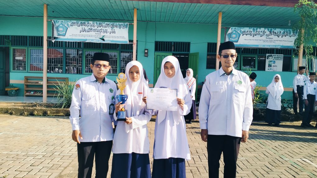 Siswi MTsN 1 HSU Raih Juara III Lomba Video Anti Narkoba "Pemuda Bergerak, Indonesia Bersinar" Siswi MTsN 1 HSU Raih Juara III Lomba Video Anti Narkoba "Pemuda Bergerak, Indonesia Bersinar"