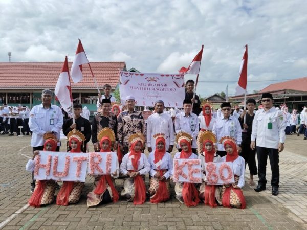 Pembukaan Class Meeting MTsN 1 HSU Meriahkan HUT RI ke-80 Tahun 2025 dengan Kolaborasi Seni dan Semangat Kebangsaan Pembukaan Class Meeting MTsN 1 HSU Meriahkan HUT RI ke-80 Tahun 2025 dengan Kolaborasi Seni dan Semangat Kebangsaan