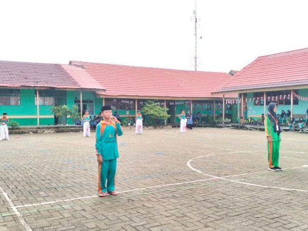 MTsN 1 HSU Gelar Lomba Estafet Khas 17-an Meriahkan HUT RI ke-80 MTsN 1 HSU Gelar Lomba Estafet Khas 17-an Meriahkan HUT RI ke-80
