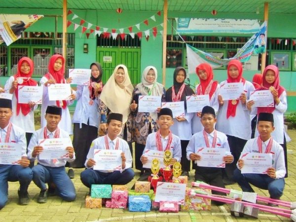 Penutupan Class Meeting MTsN 1 HSU Meriahkan HUT RI ke-80, Kelas IX B Raih Juara Umum Penutupan Class Meeting MTsN 1 HSU Meriahkan HUT RI ke-80, Kelas IX B Raih Juara Umum