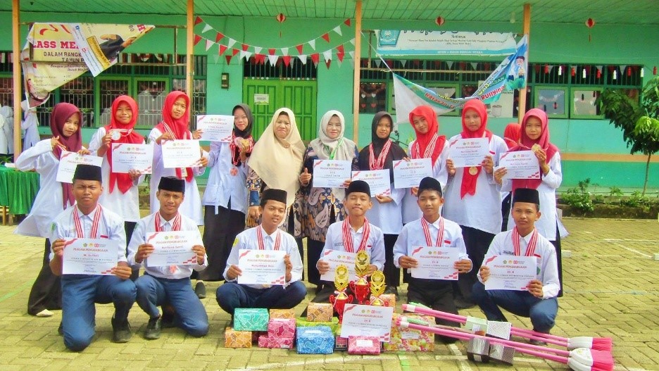Penutupan Class Meeting MTsN 1 HSU Meriahkan HUT RI ke-80, Kelas IX B Raih Juara Umum Penutupan Class Meeting MTsN 1 HSU Meriahkan HUT RI ke-80, Kelas IX B Raih Juara Umum
