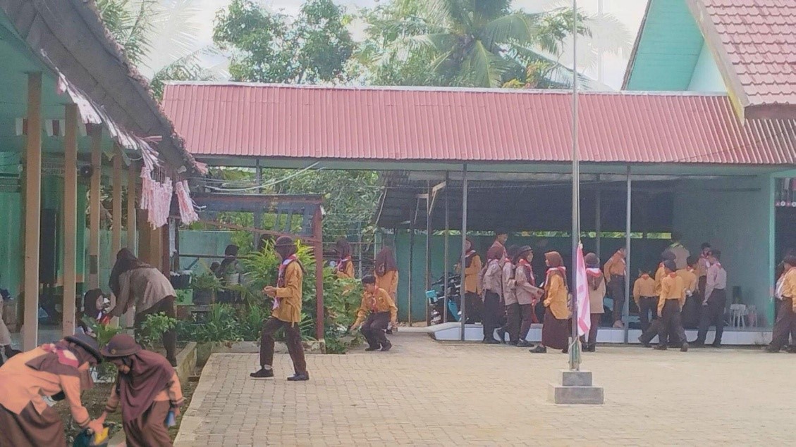 MTsN 1 HSU Sisipkan Operasi Semut dalam Setiap Kegiatan Pramuka, Wujudkan Lingkungan Bersih dan Asri MTsN 1 HSU Sisipkan Operasi Semut dalam Setiap Kegiatan Pramuka, Wujudkan Lingkungan Bersih dan Asri