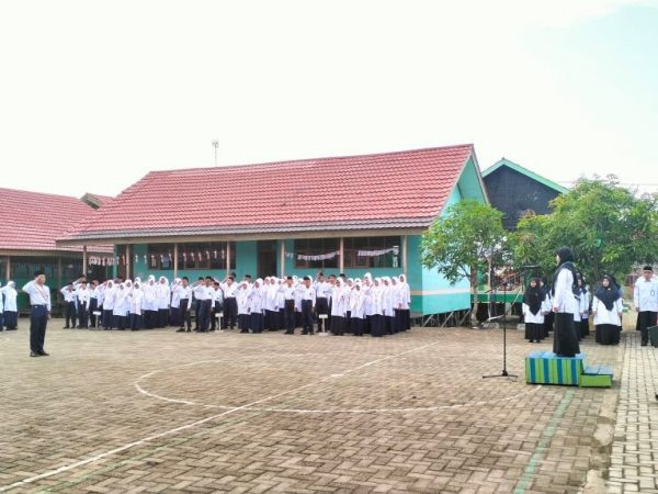 MTsN 1 HSU Gelar Upacara Bendera, Pembina Tekankan Pentingnya Tanggung Jawab sebagai Nilai Integritas Siswa MTsN 1 HSU Gelar Upacara Bendera, Pembina Tekankan Pentingnya Tanggung Jawab sebagai Nilai Integritas Siswa