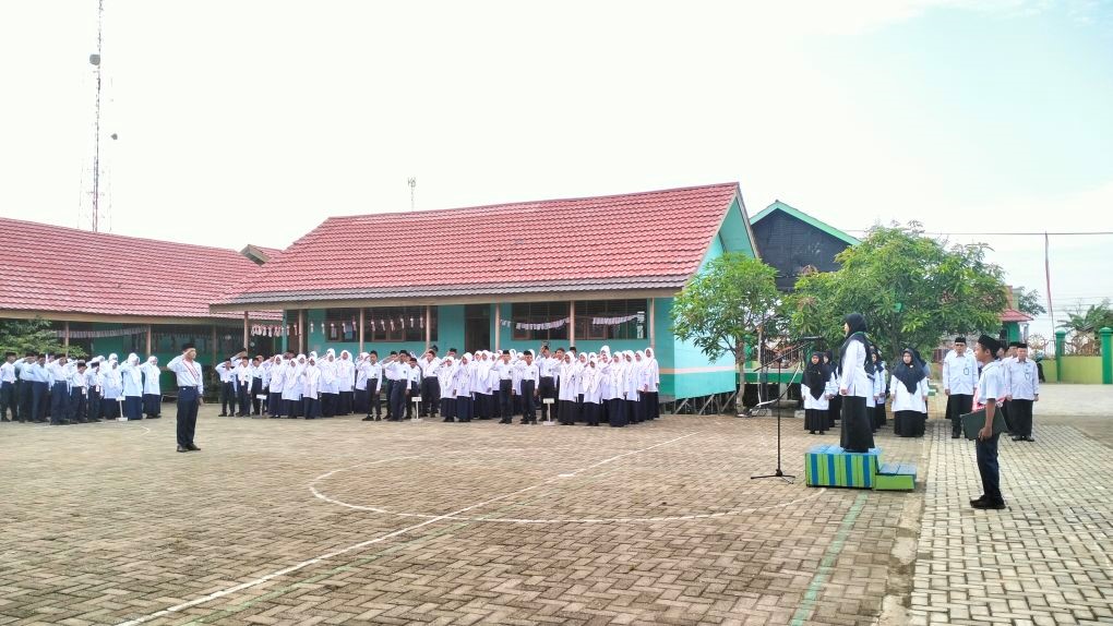 MTsN 1 HSU Gelar Upacara Bendera, Pembina Tekankan Pentingnya Tanggung Jawab sebagai Nilai Integritas Siswa MTsN 1 HSU Gelar Upacara Bendera, Pembina Tekankan Pentingnya Tanggung Jawab sebagai Nilai Integritas Siswa