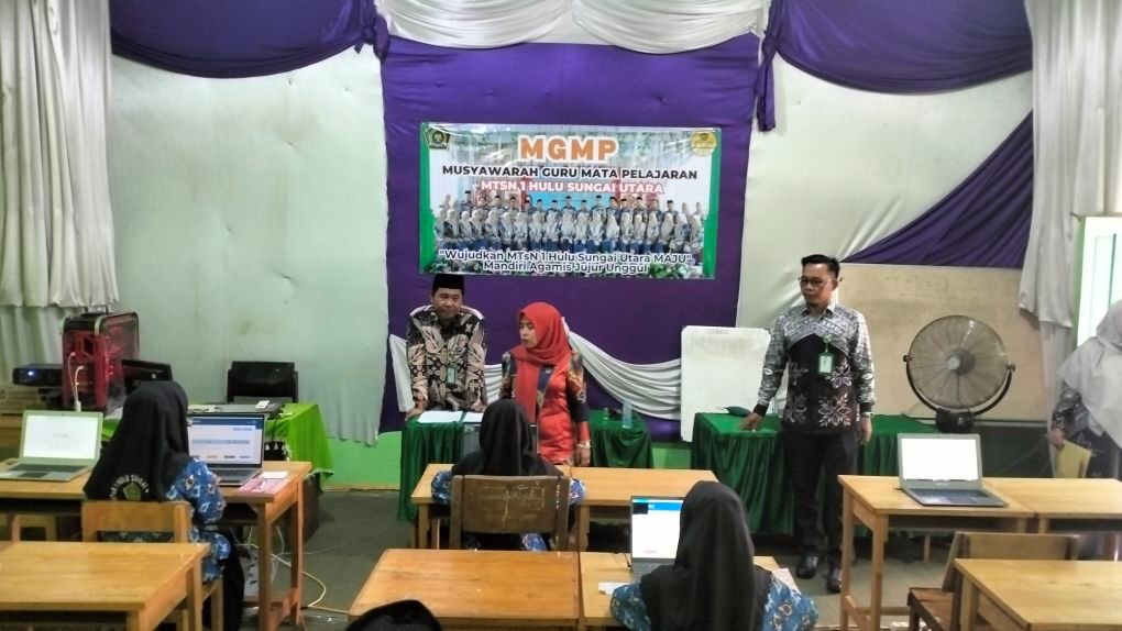 Ka.KanKemenag HSU Monev Pelaksanaan ANBK Hari Keempat di MTsN 1 HSU Ka.KanKemenag HSU Monev Pelaksanaan ANBK Hari Keempat di MTsN 1 HSU