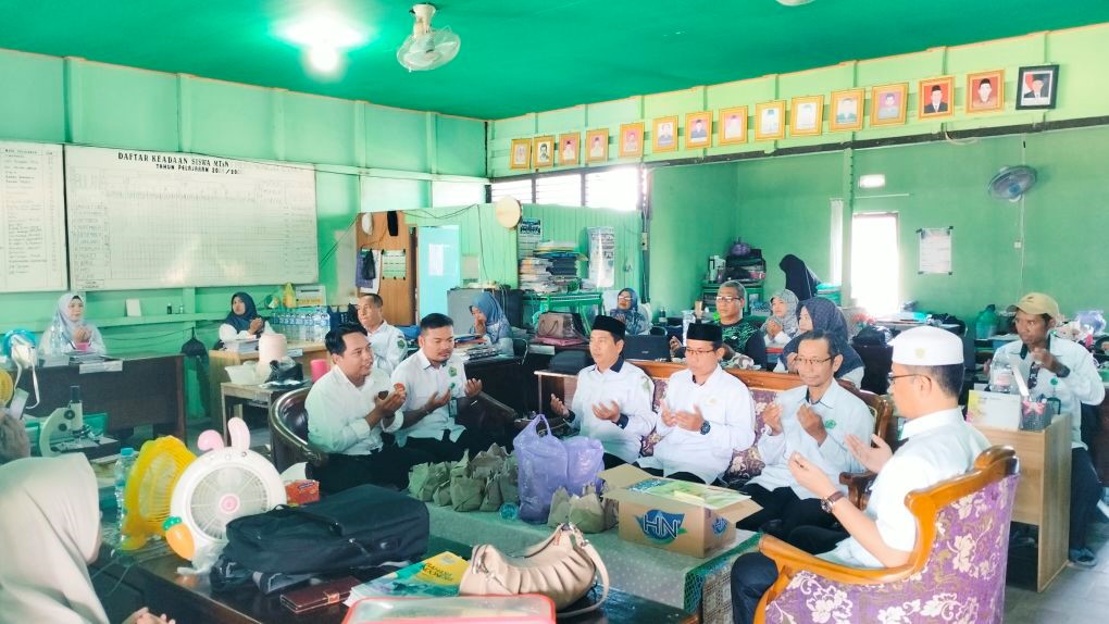 Delapan Guru MTsN 1 Hulu Sungai Utara Sukses Lulus PPPK, Gelar Syukuran Sederhana Penuh Syukur Delapan Guru MTsN 1 Hulu Sungai Utara Sukses Lulus PPPK, Gelar Syukuran Sederhana Penuh Syukur