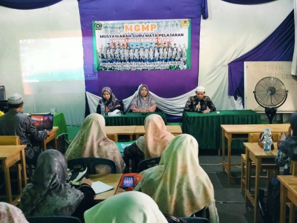 Kamad MTsN 1 HSU Dorong Keseragaman Kurikulum Merdeka Lewat MGMP MTsN 1 HSU Kamad MTsN 1 HSU Dorong Keseragaman Kurikulum Merdeka Lewat MGMP MTsN 1 HSU