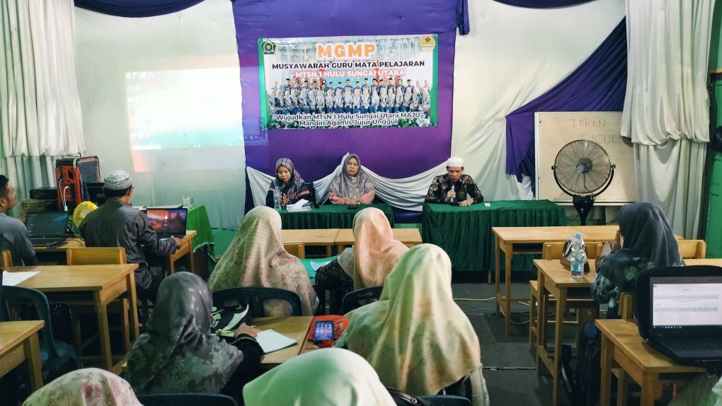 Kamad MTsN 1 HSU Dorong Keseragaman Kurikulum Merdeka Lewat MGMP MTsN 1 HSU Kamad MTsN 1 HSU Dorong Keseragaman Kurikulum Merdeka Lewat MGMP MTsN 1 HSU