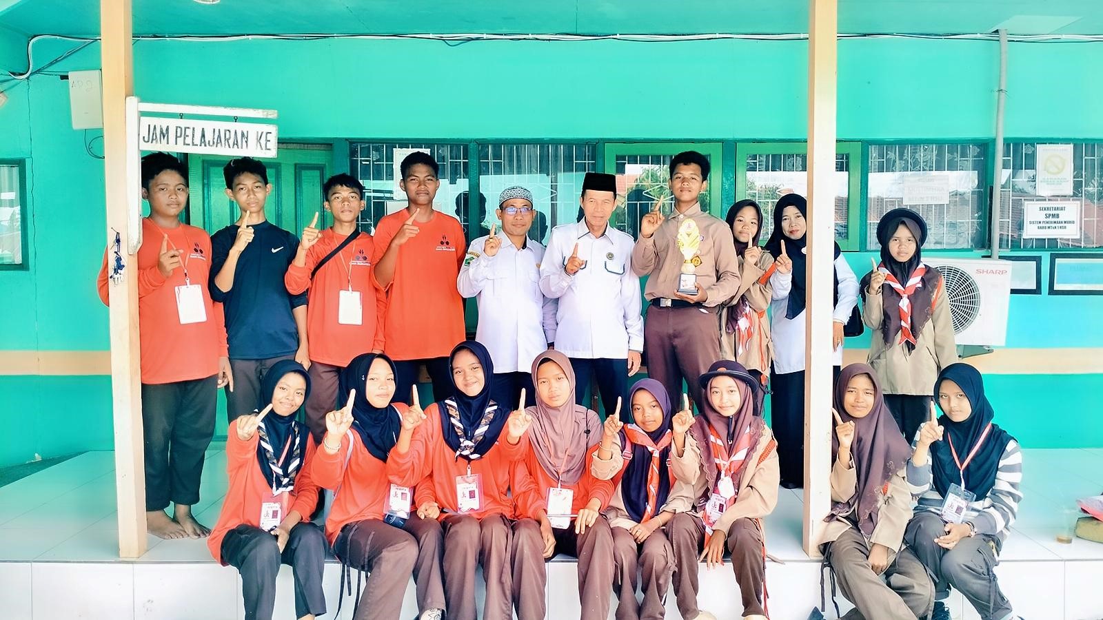 Regu Penggalang Putra MTsN 1 HSU Sabet Juara Harapan 3 Lomba 3K di Jamcab HSU 2025 Regu Penggalang Putra MTsN 1 HSU Sabet Juara Harapan 3 Lomba 3K di Jamcab HSU 2025