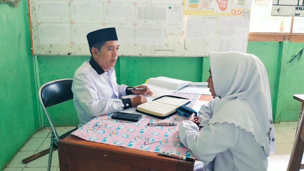 Guru Tahfidz MTsN 1 HSU Ungkap Siswa Kelas VII Berprogres Cepat dalam Hafalan Al-Quran Guru Tahfidz MTsN 1 HSU Ungkap Siswa Kelas VII Berprogres Cepat dalam Hafalan Al-Quran