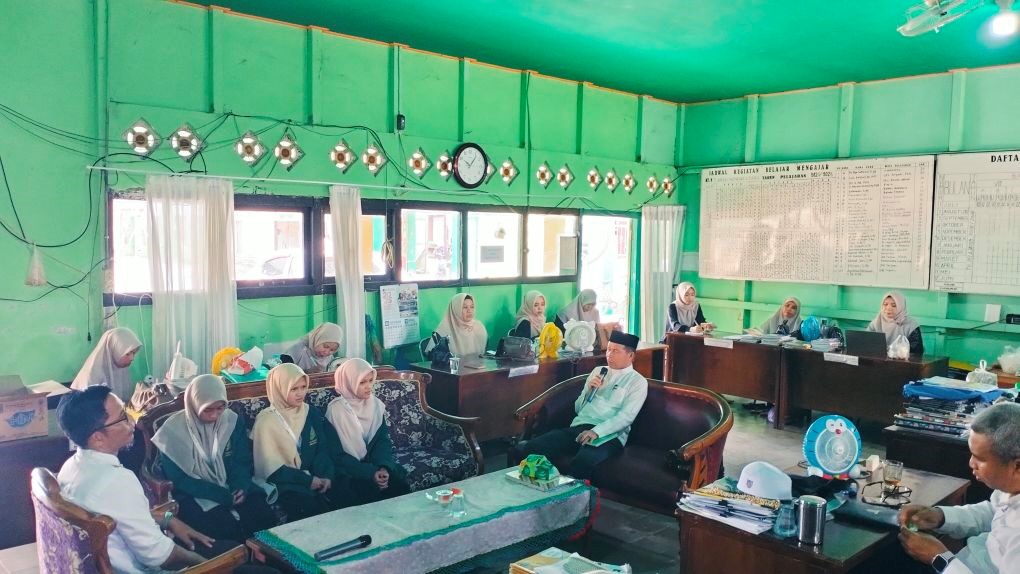 MTsN 1 HSU Gelar Rapat Dinas Bahas Kurikulum Cinta dan Persiapan HAB Kemenag