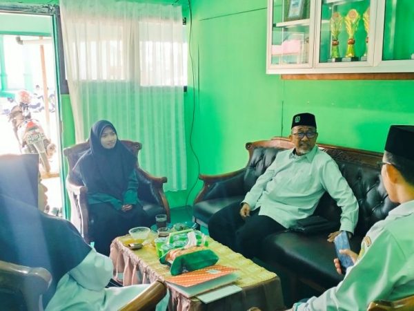 Mahasiswa PPL Siap Bertugas, MTsN 1 HSU Beri Sambutan Hangat dan Semangat Mahasiswa PPL Siap Bertugas, MTsN 1 HSU Beri Sambutan Hangat dan Semangat