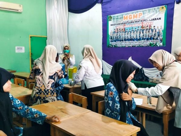 MTsN 1 HSU Mendapatkan BIAS Vaksinasi Kanker Serviks untuk Siswi Kelas IX