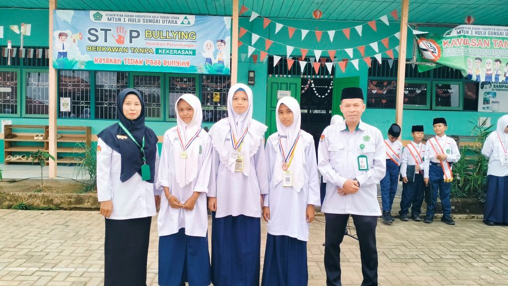 MTsN 1 HSU Berikan Apresiasi Kepada Peraih Medali KSN MTsN 1 HSU Berikan Apresiasi Kepada Peraih Medali KSN