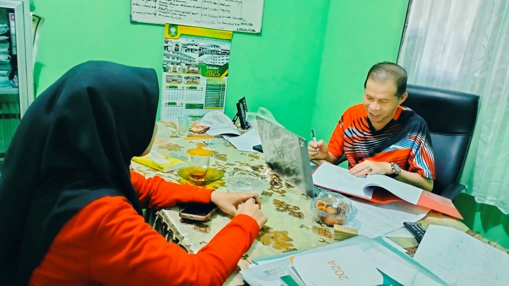 MTsN 1 HSU Finalisasi Desain Kartu Anggota Perpustakaan Berbasis Barcode untuk Dongkrak Minat Baca MTsN 1 HSU Finalisasi Desain Kartu Anggota Perpustakaan Berbasis Barcode untuk Dongkrak Minat Baca