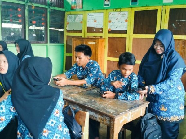 MTsN 1 HSU Gelar Pendampingan Pembuatan Akun Alef bagi Siswa Kelas IX