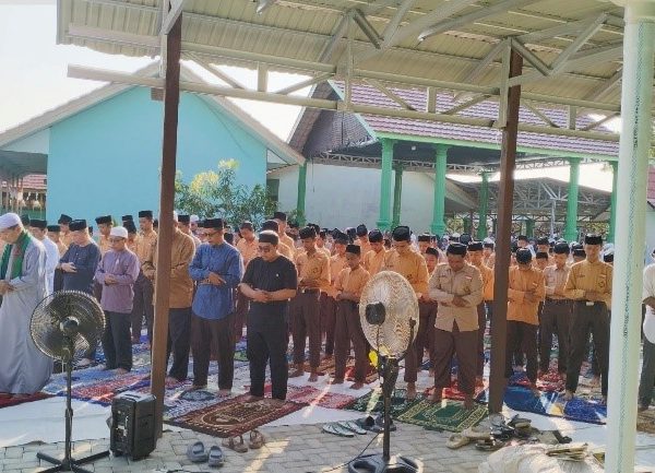 MTsN 1 HSU Awali Oktober dengan Jumat Taqwa, Perkuat Ukhuwah Islamiyah Warga Madrasah MTsN 1 HSU Awali Oktober dengan Jumat Taqwa, Perkuat Ukhuwah Islamiyah Warga Madrasah
