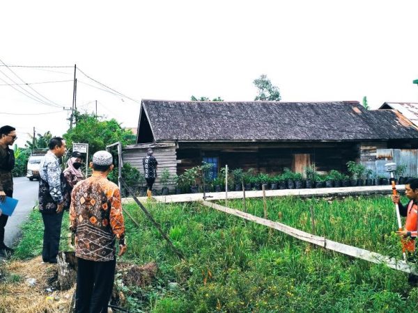BPN Kab. HSU Lakukan Pengukuran Tanah Hibah MTsN 1 HSU untuk Pengurusan Sertifikat BPN Kab. HSU Lakukan Pengukuran Tanah Hibah MTsN 1 HSU untuk Pengurusan Sertifikat