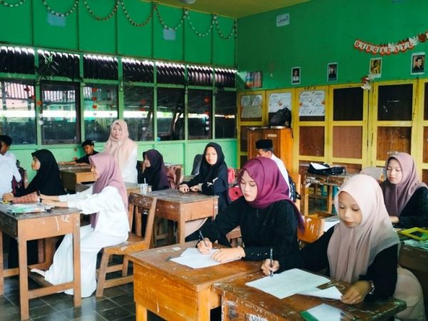 MTsN 1 HSU Peringati Hari Santri Nasional dengan Busana Muslim Seragam MTsN 1 HSU Peringati Hari Santri Nasional dengan Busana Muslim Seragam