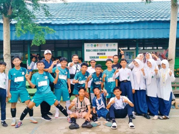 MTsN 1 HSU Sabet Juara 1 Turnamen Futsal Tingkat SMP/MTs se-Kabupaten HSS-HSU MTsN 1 HSU Sabet Juara 1 Turnamen Futsal Tingkat SMP/MTs se-Kabupaten HSS-HSU