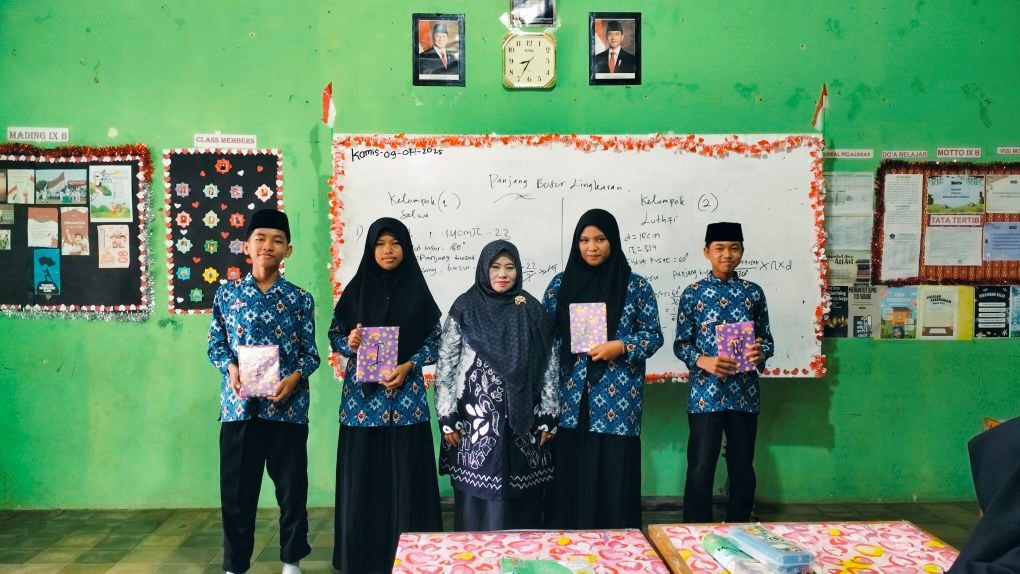Guru MTsN 1 HSU Beri Apresiasi Merata pada Pembelajaran Matematika Guru MTsN 1 HSU Beri Apresiasi Merata pada Pembelajaran Matematika