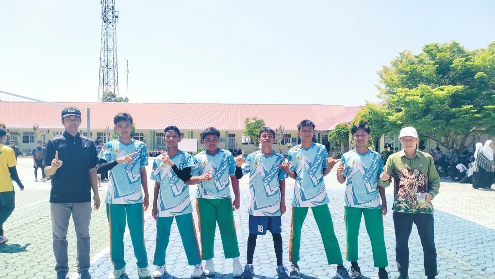 Tim Volly Putera MTsN 1 HSU Raih Runner-Up Turnamen Harlah MA Bustanul Ulum Tim Volly Putera MTsN 1 HSU Raih Runner-Up Turnamen Harlah MA Bustanul Ulum