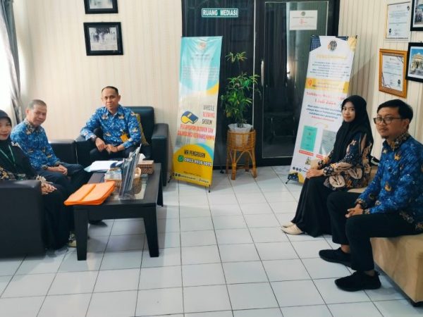 Kepala MTsN 1 HSU Koordinasi dengan BPN untuk Pengukuran Tanah Hibah Kepala MTsN 1 HSU Koordinasi dengan BPN untuk Pengukuran Tanah Hibah