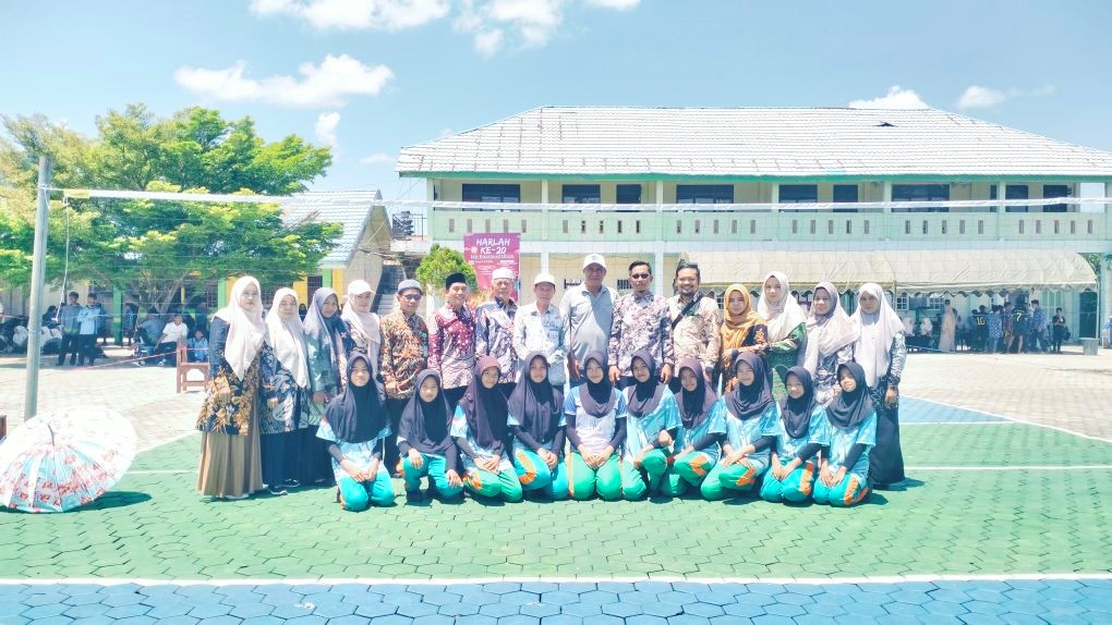 Tim Voli Putri MTsN 1 HSU Pertahankan Gelar Juara di Harlah MA Bustanul Ulum Tim Voli Putri MTsN 1 HSU Pertahankan Gelar Juara di Harlah MA Bustanul Ulum